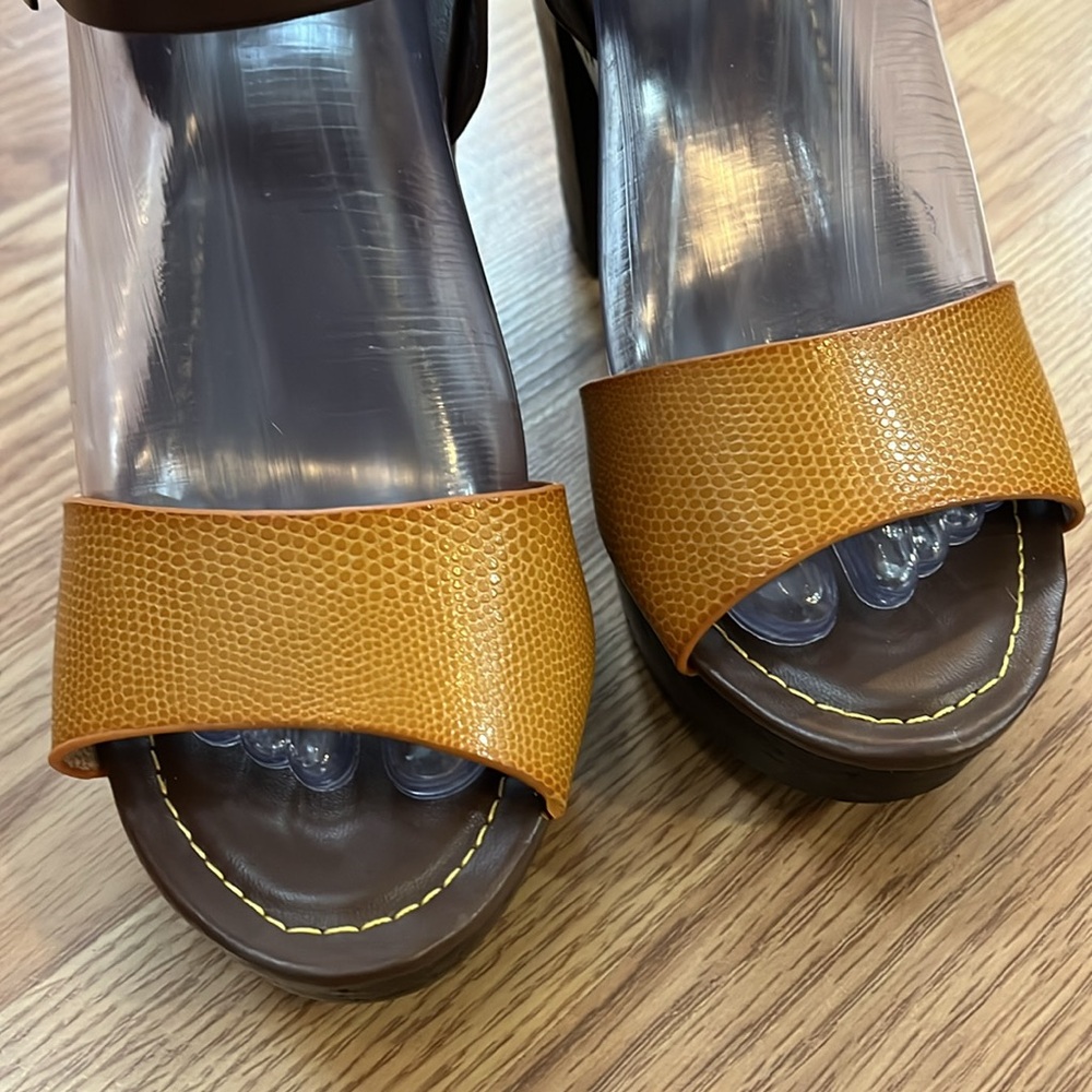 BAMBOO FABIOLA PLATFORM CHUNKY HEEL ANKLE STRAP SANDALS GOLD BROWN SIZE 8.5 - Picture 3 of 14